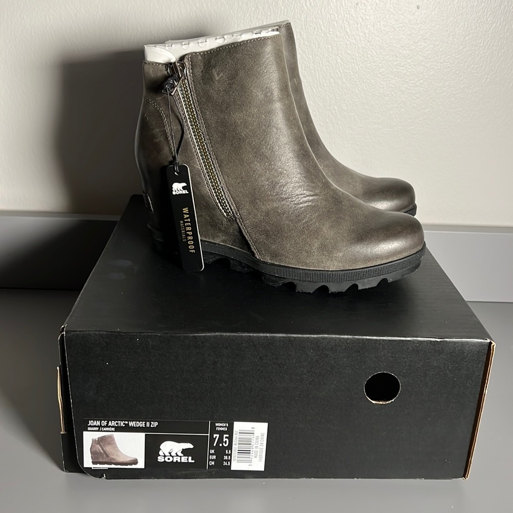 NWT - Sorel Women’s Joan of Artic Wedge II Zip Bootie.  Size 7.5